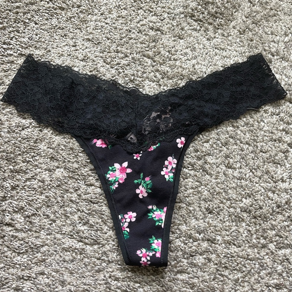 Victoria's Secret Panties set of 6 - Picture 4 of 8